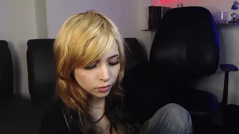                      100   online show from February 2025 09:30:01 PM