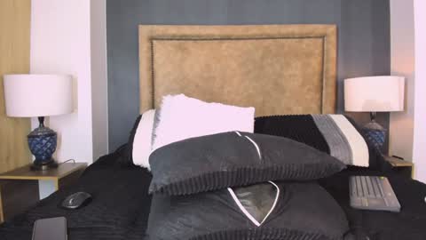   online show from December 2024 09:15:02 PM