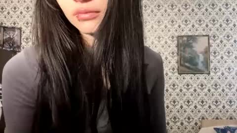 Sofia online show from December 2025 06:54:02 AM