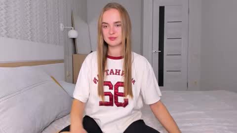 Mari online show from October 2025 07:57:02 PM