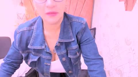 Marylin online show from October 2025 08:02:02 PM