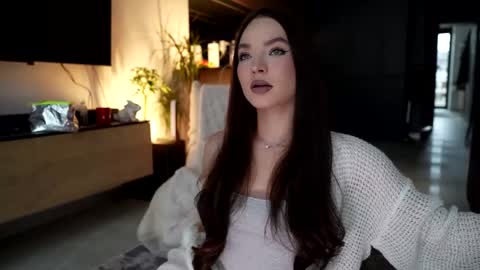 Marina online show from November 2025 10:01:02 AM