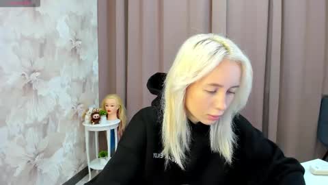 Luucy UTC1 Mon Tue Wed Thu Fri 0500-1130 online show from October 2025 02:37:02 AM