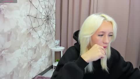 Luucy UTC1 Mon Tue Wed Thu Fri 0500-1130 online show from November 2025 02:35:01 AM