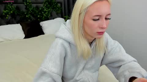 Luucy UTC1 Mon Tue Wed Thu Fri 0500-1130 online show from November 2025 02:33:01 AM