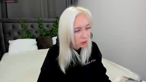 Luucy UTC1 Mon Tue Wed Thu Fri 0500-1130 online show from November 2025 01:27:02 AM