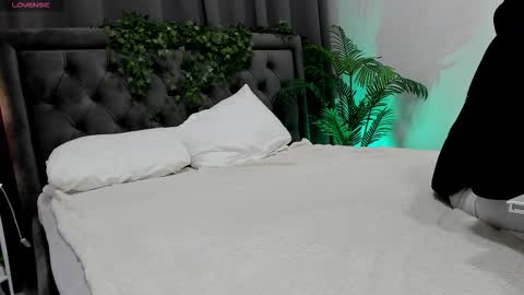 Luucy UTC1 Mon Tue Wed Thu Fri 0500-1130 online show from December 2025 03:56:01 AM