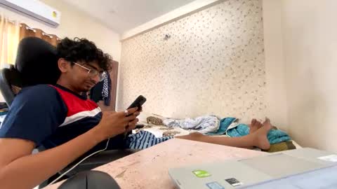 maskboyz2003 online show from October 2025 04:12:02 AM