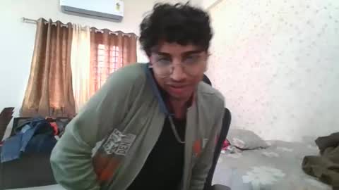 Mask Boy online show from November 2025 04:35:02 AM