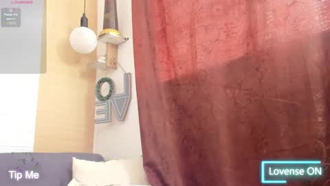 Snapshot of maskedgirl01 chatting on November 2025 07:43:01 PM Scarlet online show from November 2025 07:43:01 PM