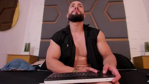 Massimo online show from November 2025 03:39:02 AM