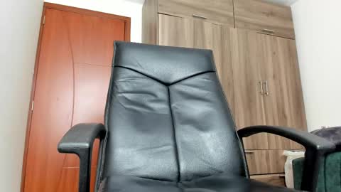 steven  online show from November 2025 05:11:01 PM