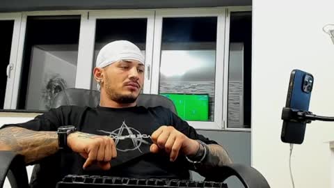 masterchris12 online show from December 2024 12:12:01 AM