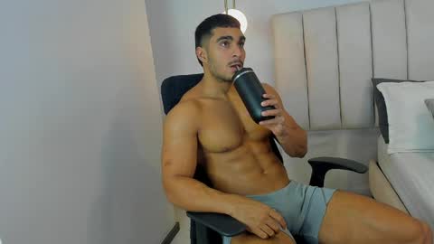 Snapshot of mateozar chatting on April 2026 10:55:01 PM Mateo Zar online show from April 2026 10:55:01 PM