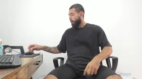 Matheus     online show from February 2025 04:36:01 PM