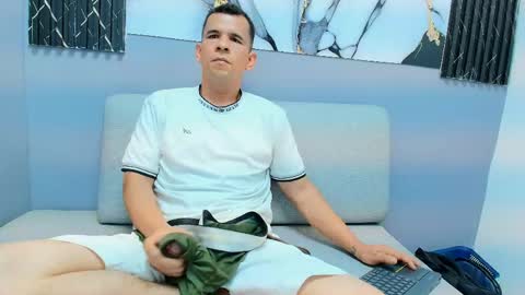 Snapshot of matthew_white2 chatting on May 2026 09:13:01 PM Matthew online show from May 2026 09:13:01 PM