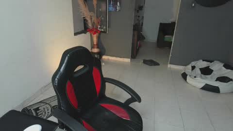 mattias     online show from February 2025 06:15:02 PM