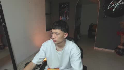 mattias     online show from February 2025 09:35:02 PM