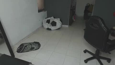 mattias     online show from February 2025 05:48:01 PM