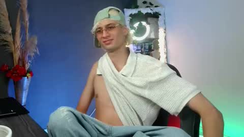 mattias     online show from September 2025 04:36:02 AM