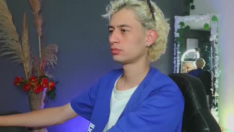 mattias     online show from October 2025 12:13:01 AM