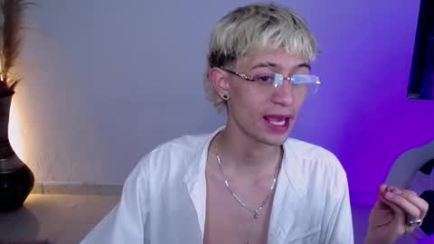 mattias     online show from November 2025 11:40:02 PM