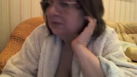 Snapshot of mature_cat chatting on January 2025 01:17:01 AM Cat online show from January 2025 01:17:01 AM