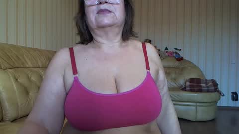 Snapshot of mature_cat chatting on January 2025 08:08:02 AM Cat online show from January 2025 08:08:02 AM