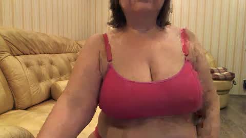 Snapshot of mature_cat chatting on January 2025 02:15:01 AM Cat online show from January 2025 02:15:01 AM