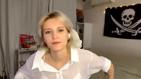 Mia online show from September 2025 05:23:01 PM