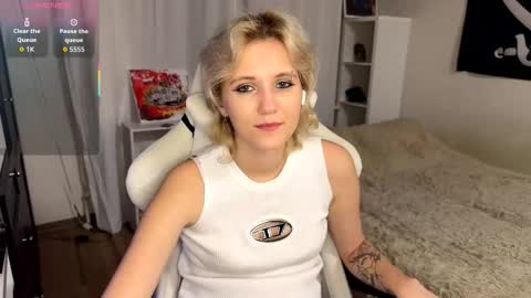 Mia online show from September 2025 05:46:02 PM