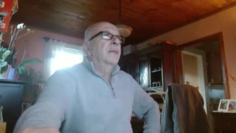 Maurice online show from December 2025 09:00:01 PM