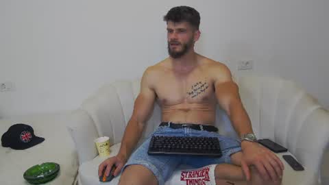 Snapshot of mauro_real_man chatting on June 2026 07:40:01 PM mauro_real_man online show from June 2026 07:40:01 PM