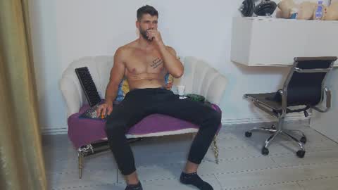Snapshot of mauro_real_man chatting on July 2026 06:38:01 AM mauro_real_man online show from July 2026 06:38:01 AM
