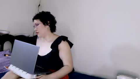 mauroluxandra online show from July 2026 10:59:02 PM