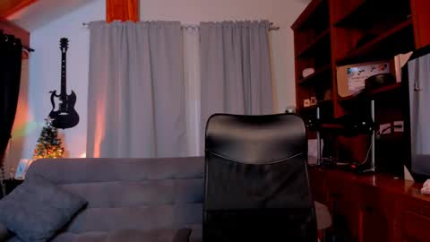 max D. online show from December 2024 09:58:01 PM