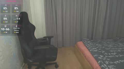 Max Gen with tats 24years  And Ethan without tats 20 years online show from February 2025 11:00:01 PM