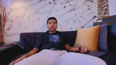 Max Hornye online show from April 2026 07:06:02 PM