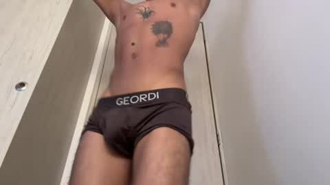 max_howard03 online show from August 2026 08:22:02 PM