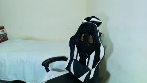 Snapshot of max_love25 chatting on November 2025 08:43:01 PM max_love25 online show from November 2025 08:43:01 PM