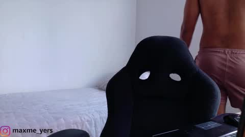 Snapshot of max_meyer chatting on September 2025 09:42:02 PM max_meyer online show from September 2025 09:42:02 PM