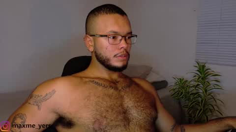 Snapshot of max_meyer chatting on November 2025 10:43:02 PM max_meyer online show from November 2025 10:43:02 PM