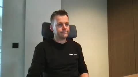 Max take off clothes online show from December 2024 02:14:02 PM