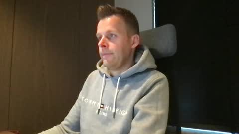 Max take off clothes online show from January 2025 07:43:01 AM