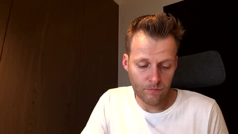 Max take off clothes online show from December 2025 07:57:02 AM