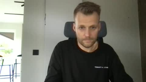 Max take off clothes online show from February 2026 09:01:02 AM