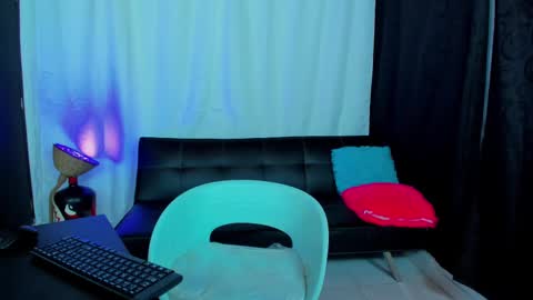 MAX     online show from February 2025 10:04:02 AM