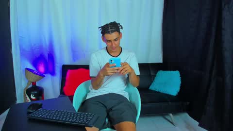 MAX     online show from March 2025 06:33:01 PM