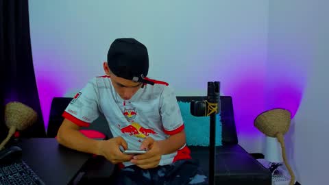 MAX     online show from October 2025 06:23:01 PM