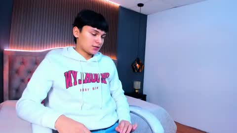 --  -- online show from October 2025 01:00:02 PM